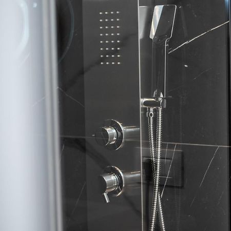 Ameli Home Luxury Apartment Taranto Exteriör bild