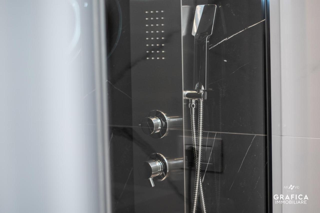 Ameli Home Luxury Apartment Taranto Exteriör bild